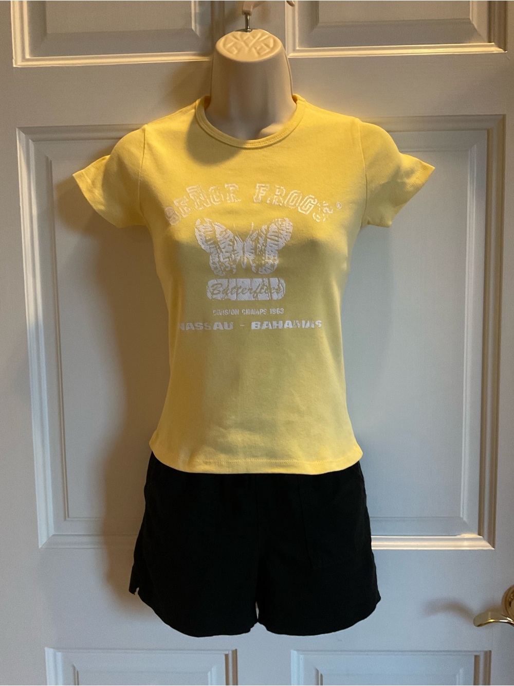 Vintage Senior Frog T Women’s S Nassau Bahamas Yellow Butterfly fitted baby Tee